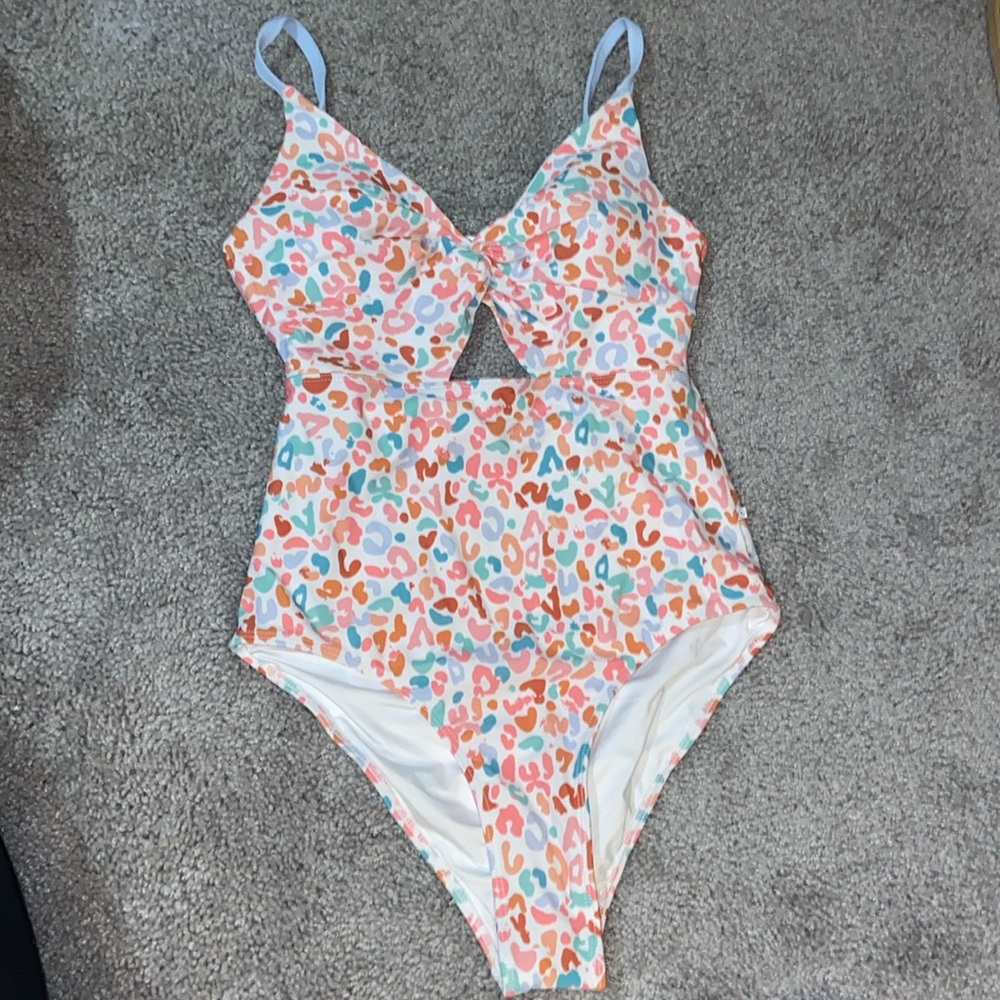 BRAND NEW Colorful women’s one-piece swimsuit🌈